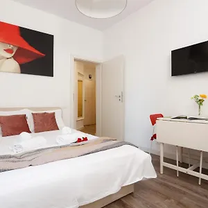 Lovely Victoriei Apartament